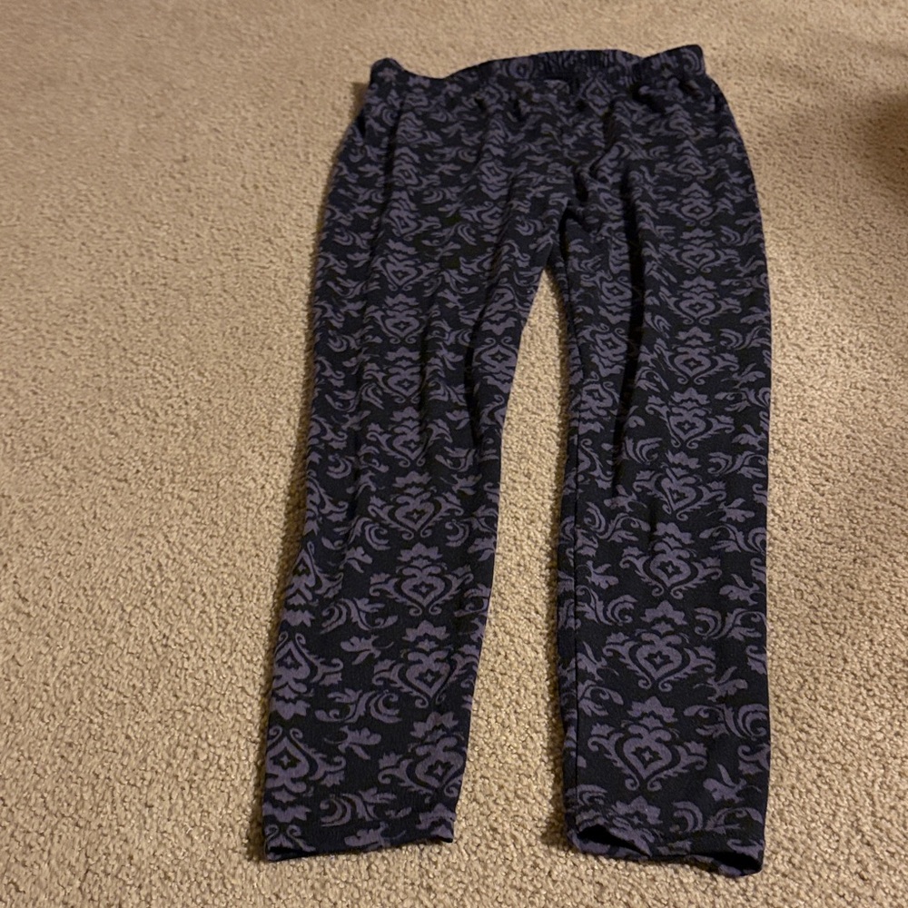 Capelli of New York Black and purplePatterned Leggings